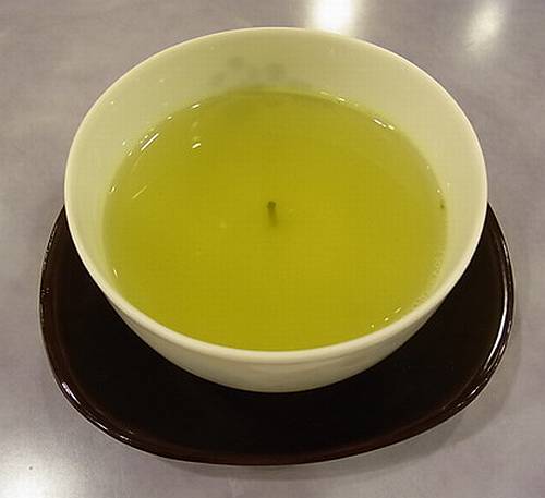 百発百中で“茶柱が立つ”お茶、お湯を注ぐだけの「茶柱縁起茶」。